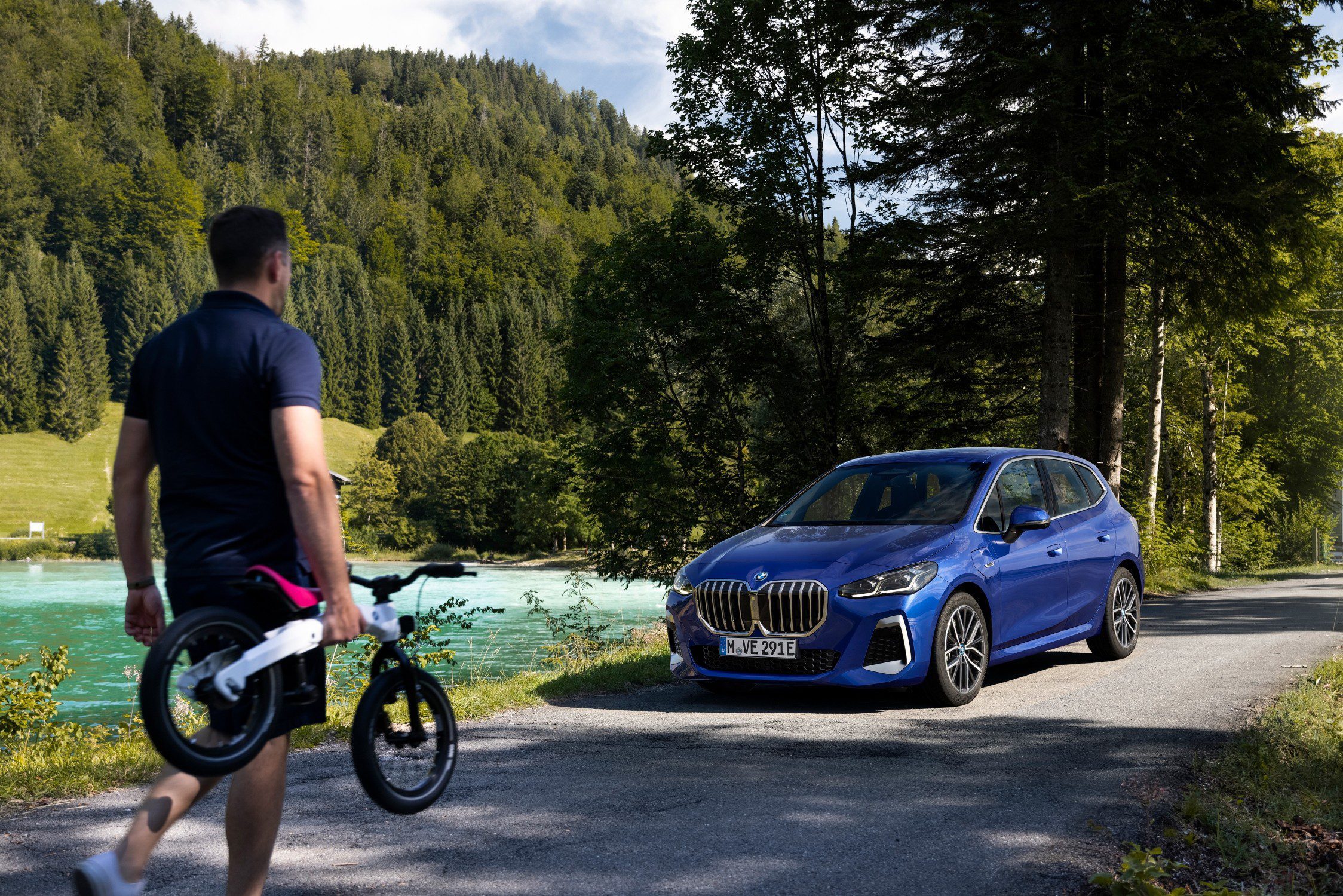 La segunda generación del compacto premium de BMW se ha renovado profundamente y desprende dinamismo visual y una presencia imponente.